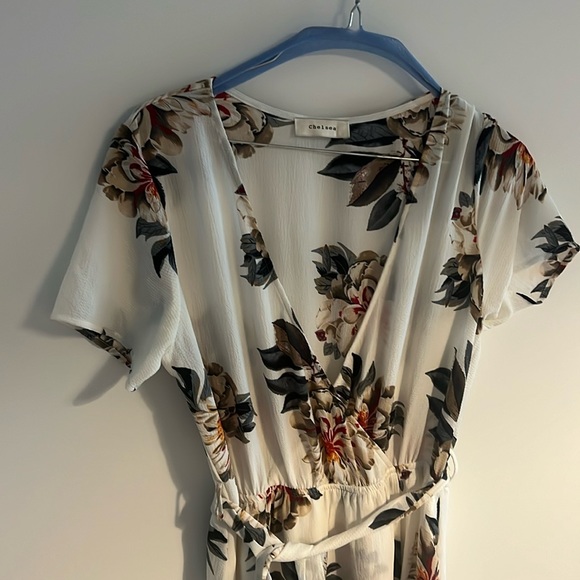 Light flowy wrap dress, perfect for a summer wedding or event! - Picture 1 of 2